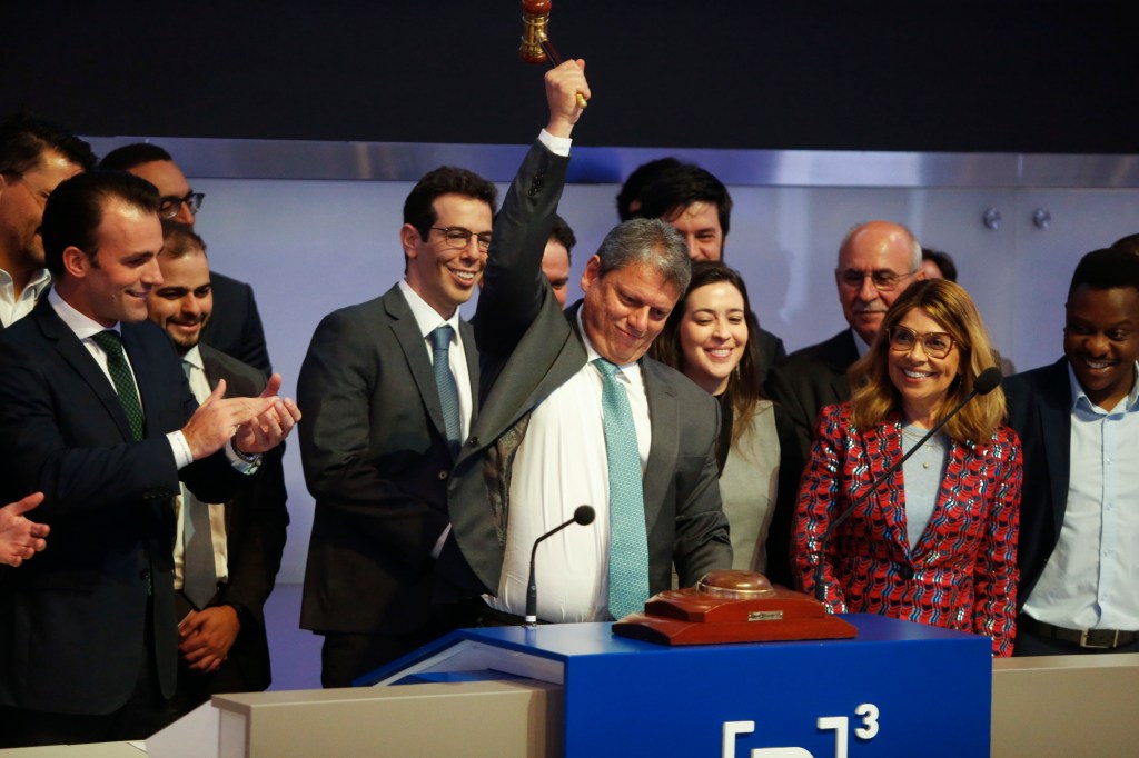 São Paulo (SP), 29/10/2023 - Governador de São Paulo Tarcísio de Freitas participa do Leilão da Parceria Público-Privada (PPP) de Novas Escolas – Lote Oeste, na sede da B3 – a bolsa de valores do Brasil.
 São 33 novas escolas estaduais, em parceira PPPs, edital prevê privatização de serviços não-pedagógicos de 33 novas escolas de ensino de nível médio e fundamental II. Foto: Paulo Pinto/Agencia Brasil,